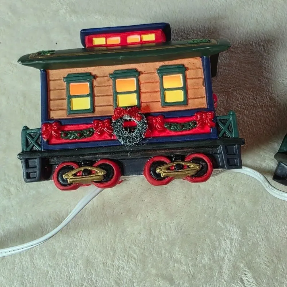 1999 Victorian Village Collectibles Old Towne Train Set Porcelain Lighted Works